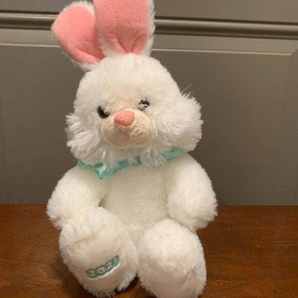 Hallmark 2021 Annual White Plush Easter Bunny Stuffed Animal EUC - Picture 1 of 7